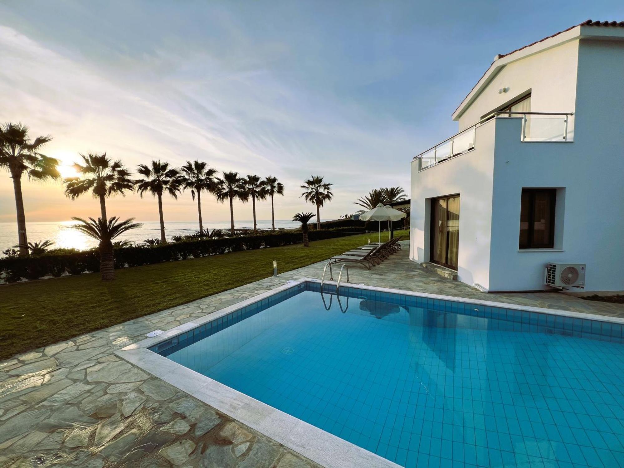 Platzia Beach Villas Paphos Exteriör bild