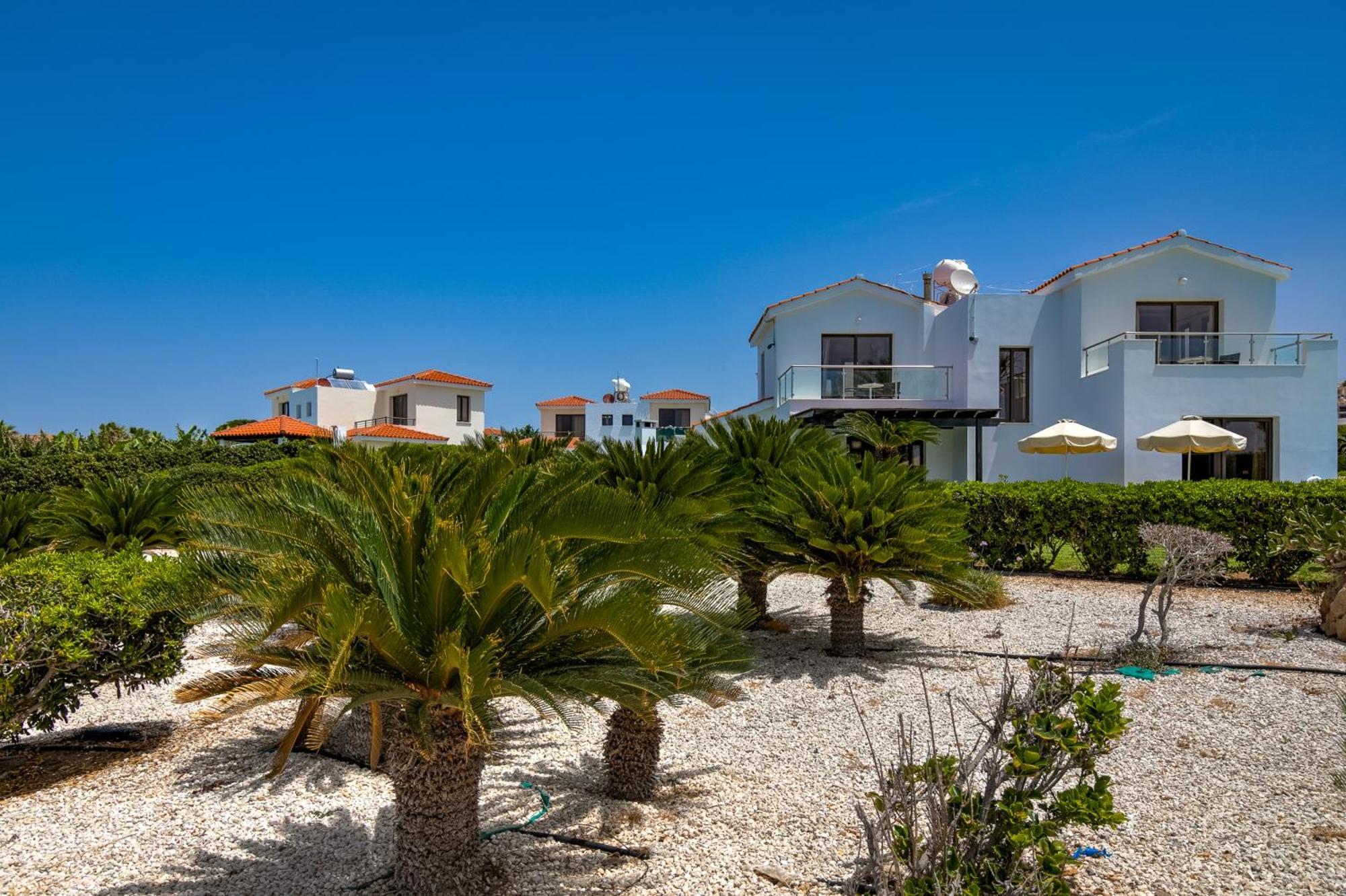 Platzia Beach Villas Paphos Exteriör bild