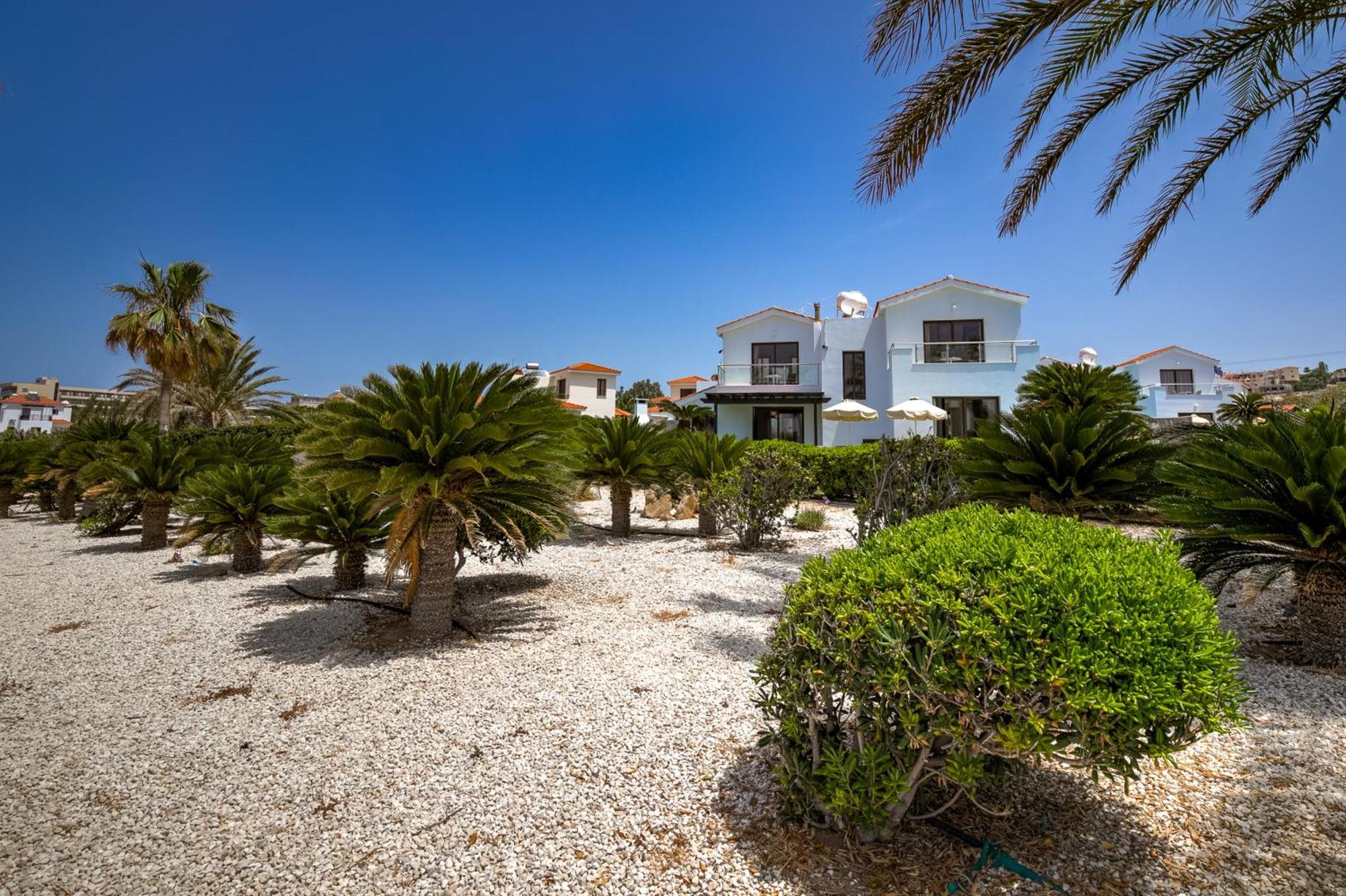 Platzia Beach Villas Paphos Exteriör bild