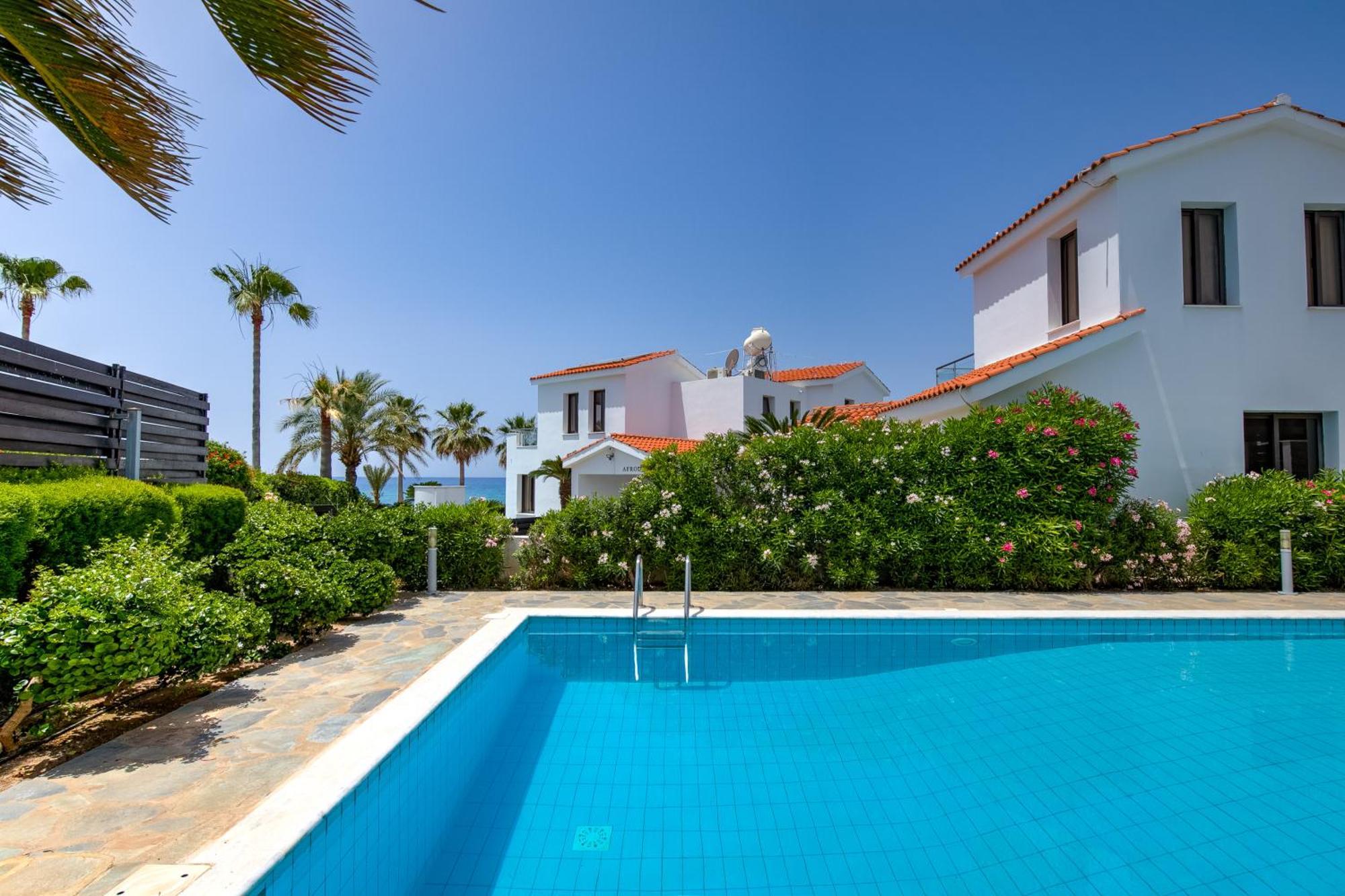 Platzia Beach Villas Paphos Exteriör bild