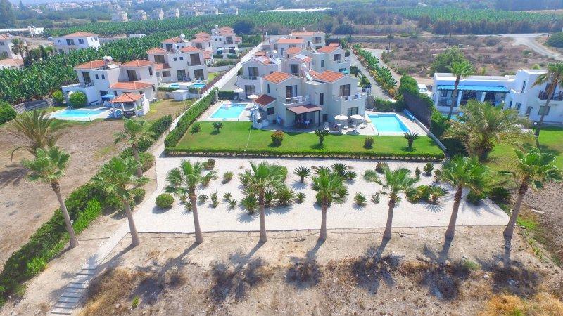 Platzia Beach Villas Paphos Exteriör bild